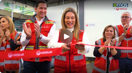 Equipo institucional durante la apertura de una instalación de EMAS